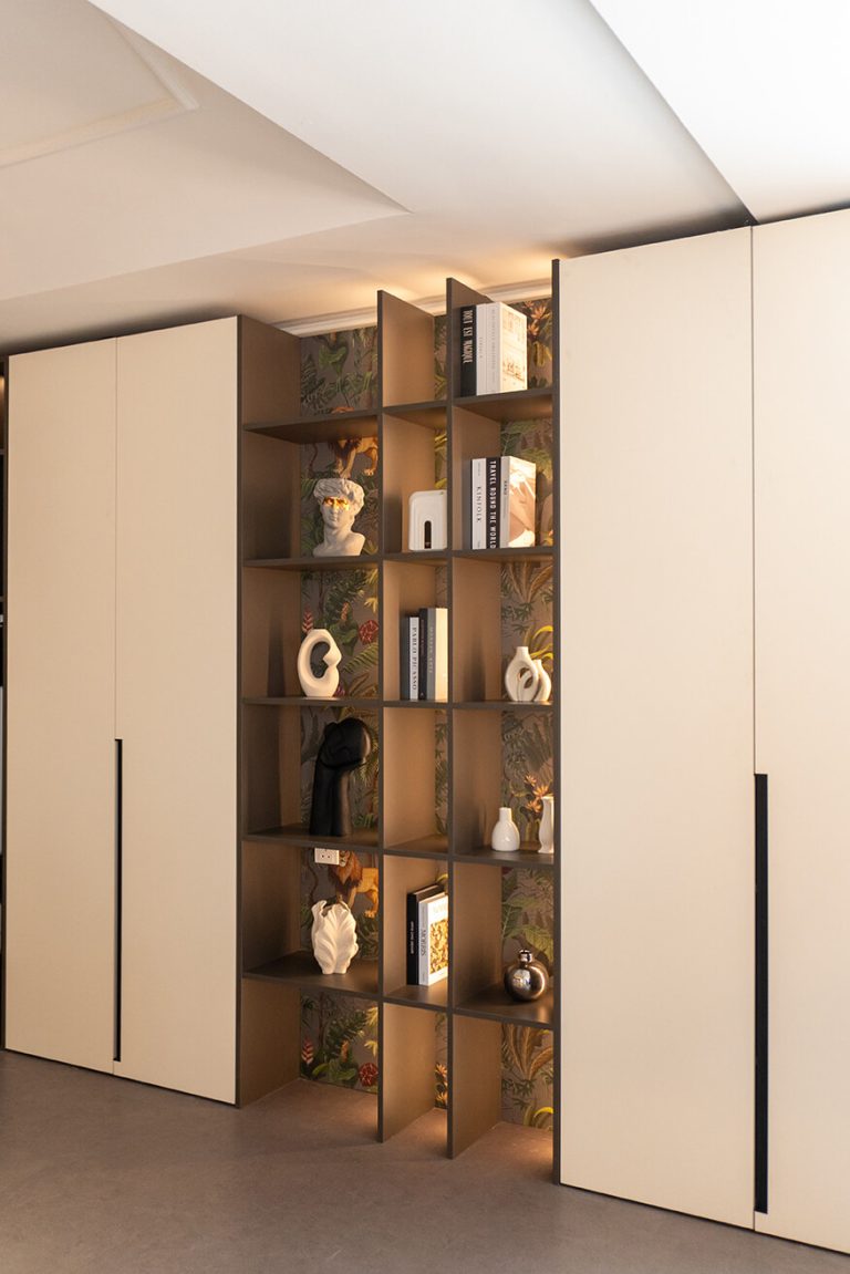 Gallery display cab 2b