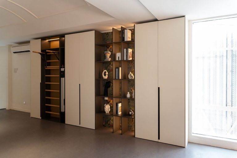 Gallery display cab 2c