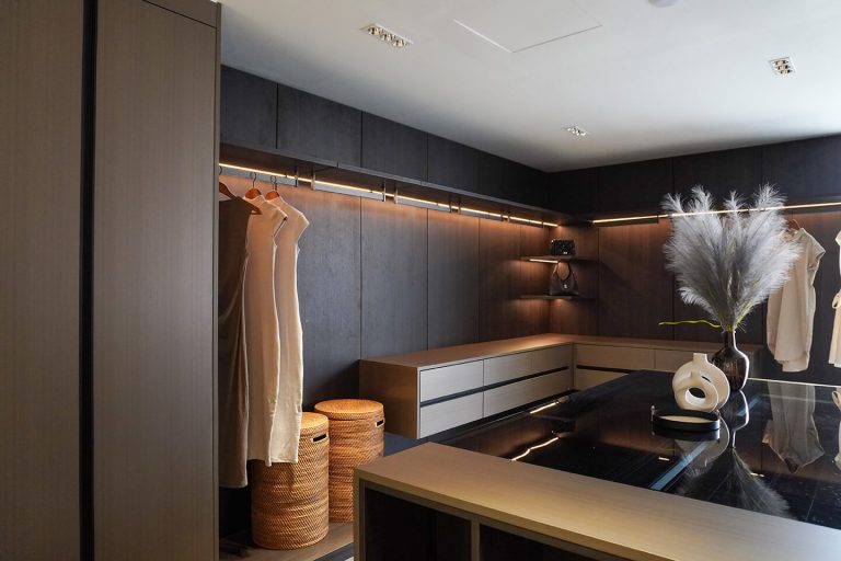 Gallery walk in wardrobe1