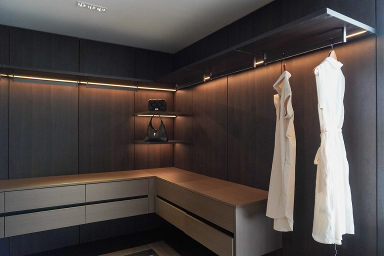Gallery walk in wardrobe2