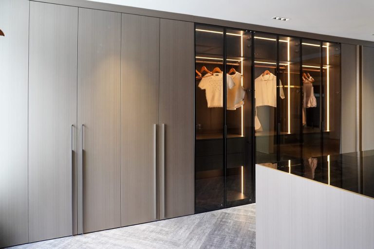 Gallery walk in wardrobe3
