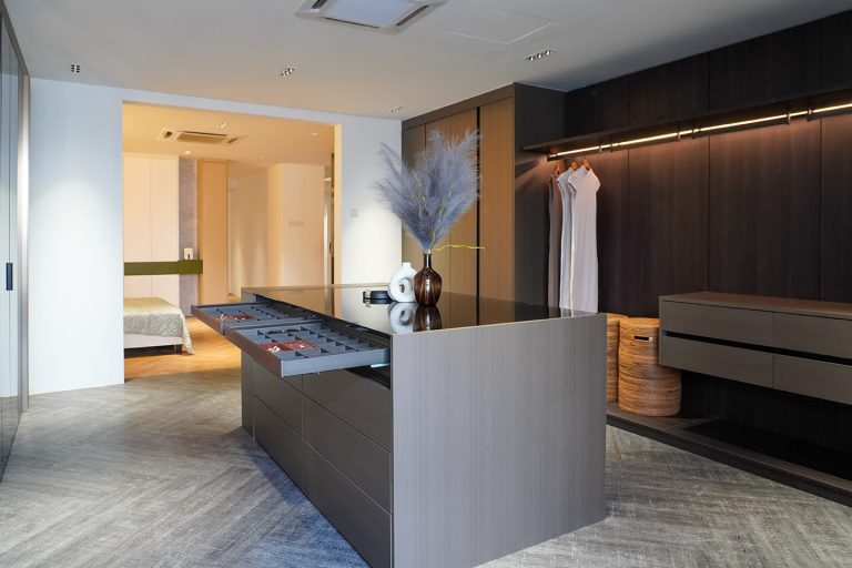 Gallery walk in wardrobe6