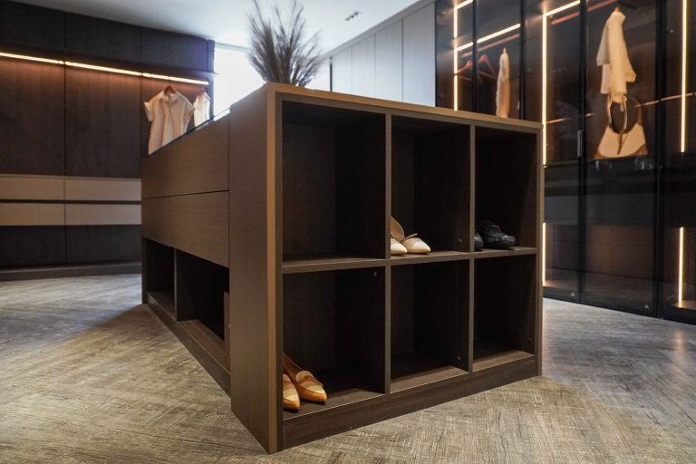 Gallery walk in wardrobe8